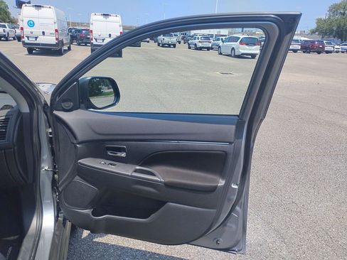 Used 2023 Mitsubishi Outlander Sport SE AWD/4WD image 36