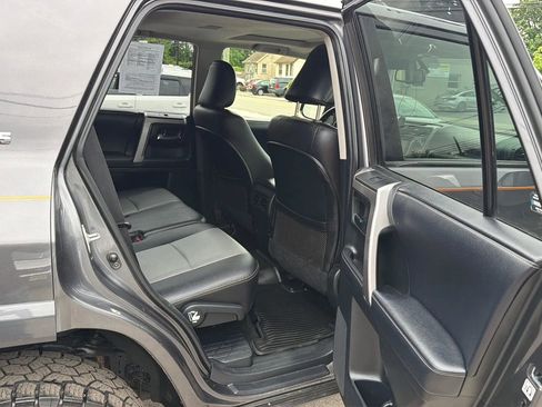 Used 2018 Toyota 4Runner SR5 Premium AWD/4WD image 26