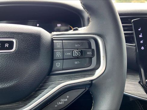 Used 2023 Jeep Wagoneer L Series III w/ Preferred Equipment Group image 24