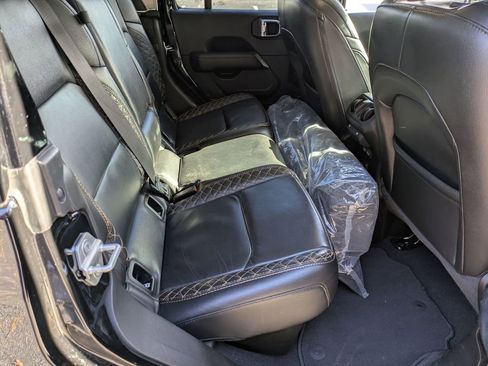 Used 2023 Jeep Gladiator Overland image 33