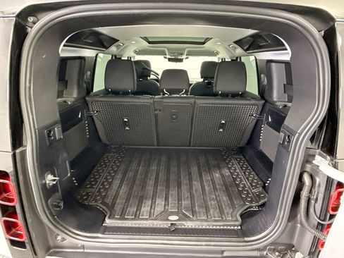 Certified 2025 Land Rover Defender 110 S image 27