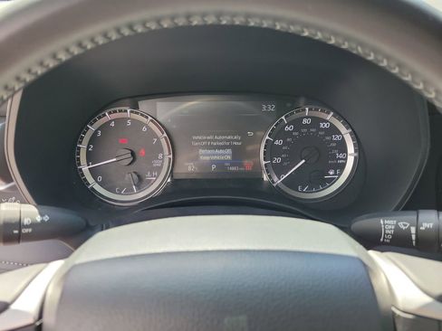 Used 2025 Toyota Highlander LE FWD image 22