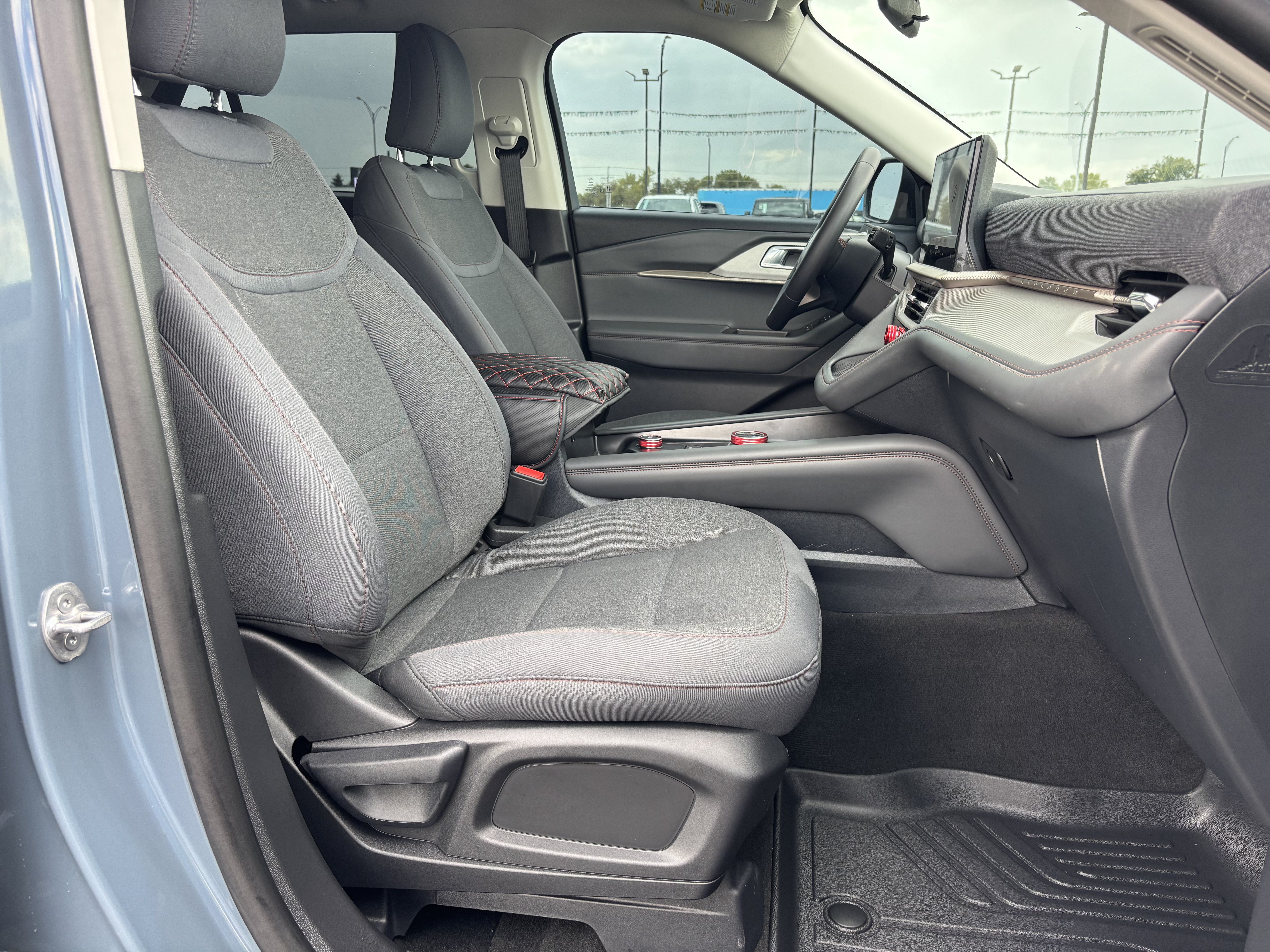 Used 2026 Ford Explorer Active AWD/4WD image 25