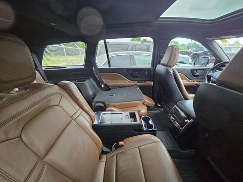 Used 2023 Lincoln Aviator Reserve w/ Equipment Group 201A RWD image 9