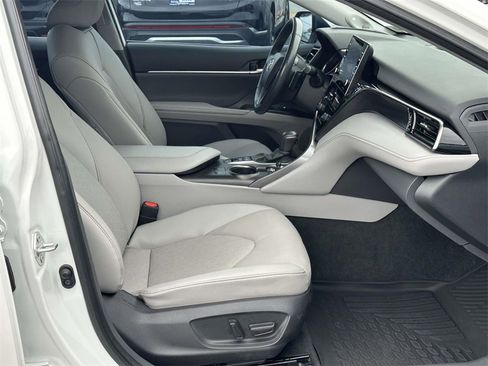 Used 2022 Toyota Camry XSE image 6