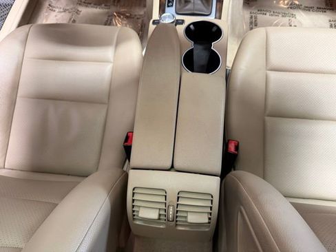 Used 2013 Mercedes-Benz C 300 4MATIC Sedan image 32