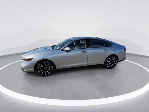 Used 2024 Honda Accord Touring image 8