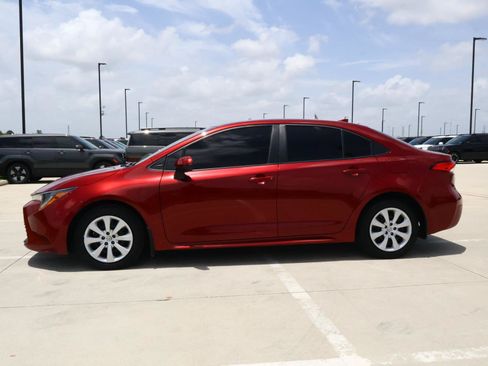 Used 2024 Toyota Corolla LE FWD image 2