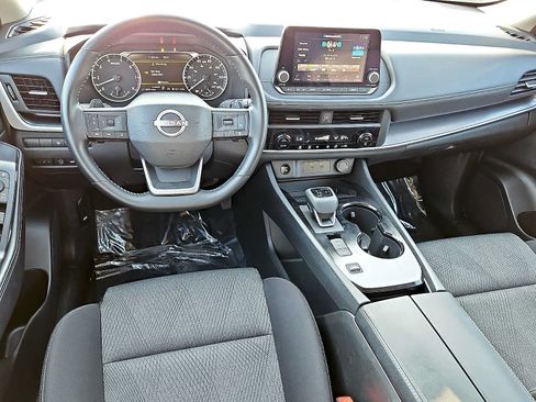 Used 2025 Nissan Rogue SV FWD image 11