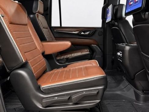 Used 2023 GMC Yukon XL Denali Ultimate w/ LPO, Floor Liner Package AWD/4WD image 20