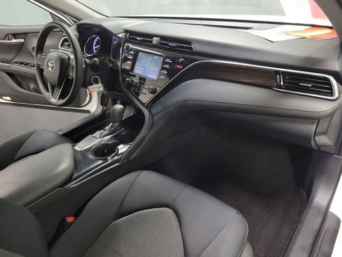 Used 2018 Toyota Camry LE FWD image 26