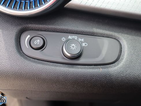 Used 2025 Chevrolet Trax LT w/ LT Convenience Package FWD image 15