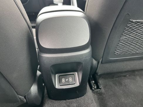 Used 2025 Hyundai Elantra SEL image 22