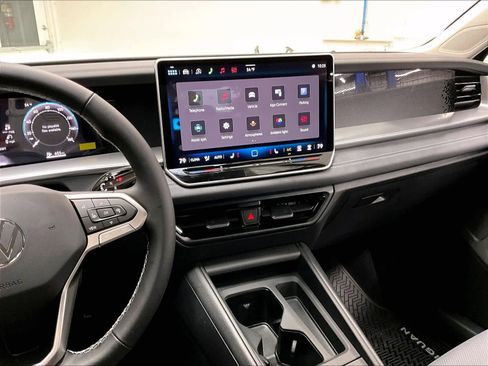 New 2026 Volkswagen Tiguan SE FWD image 6