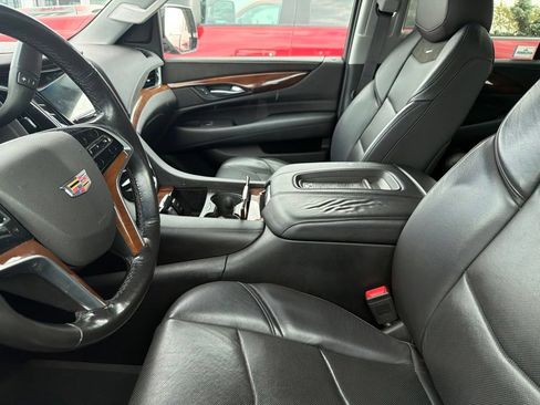 Used 2017 Cadillac Escalade Luxury AWD/4WD image 8