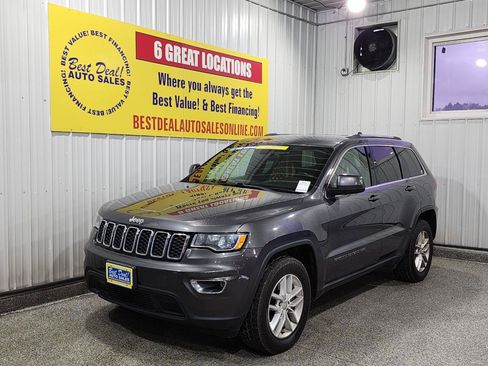 Used 2017 Jeep Grand Cherokee Laredo w/ Quick Order Package 23E AWD/4WD image 1
