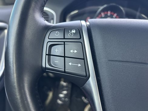 Used 2017 Volvo V60 T5 Platinum w/ Climate Package image 18