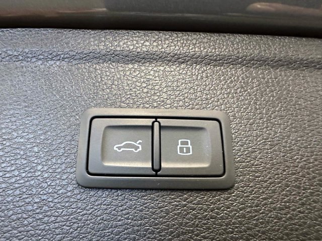 Certified 2023 Audi Q5 2.0T Premium w/ Convenience Package AWD/4WD image 11