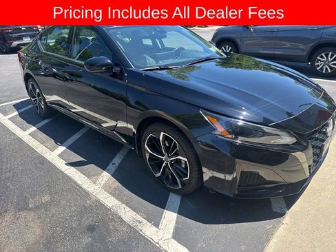 Certified 2023 Nissan Altima 2.5 SR w/ SR Premium Package AWD/4WD image 3