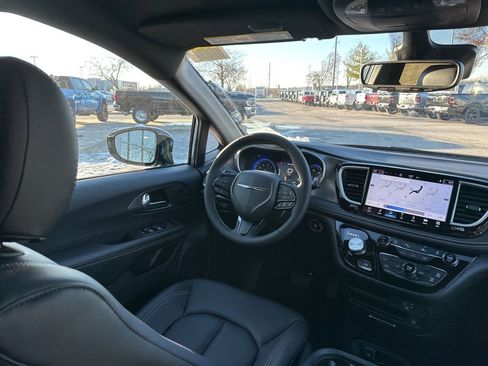 New 2026 Chrysler Pacifica Select image 47