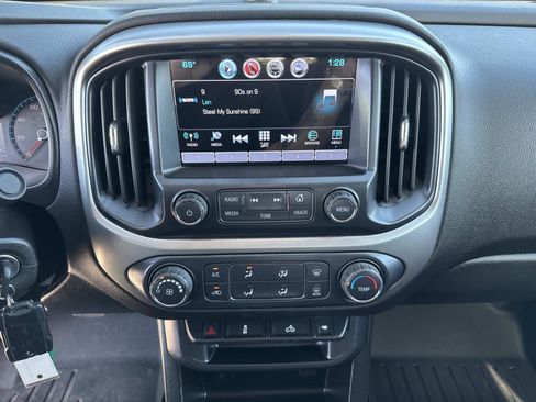 Used 2017 Chevrolet Colorado LT image 29