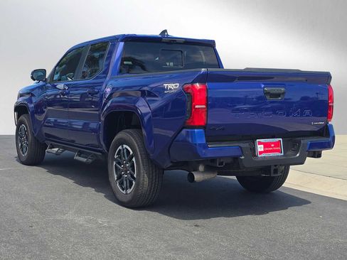 Certified 2025 Toyota Tacoma TRD Sport w/ TRD Sport Premium Package AWD/4WD image 5