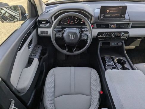 Used 2023 Honda Pilot LX image 16