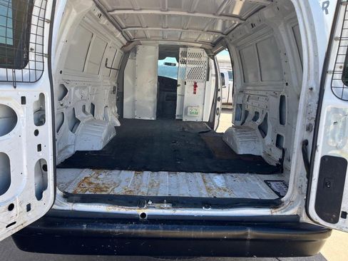 Used 2005 Ford E-350 and Econoline 350 Extended Super Duty RWD image 8