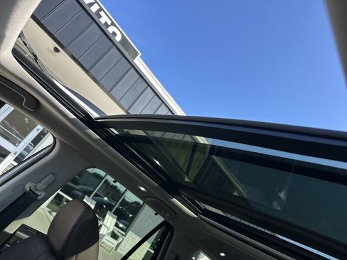 Used 2025 Honda Pilot Elite image 11