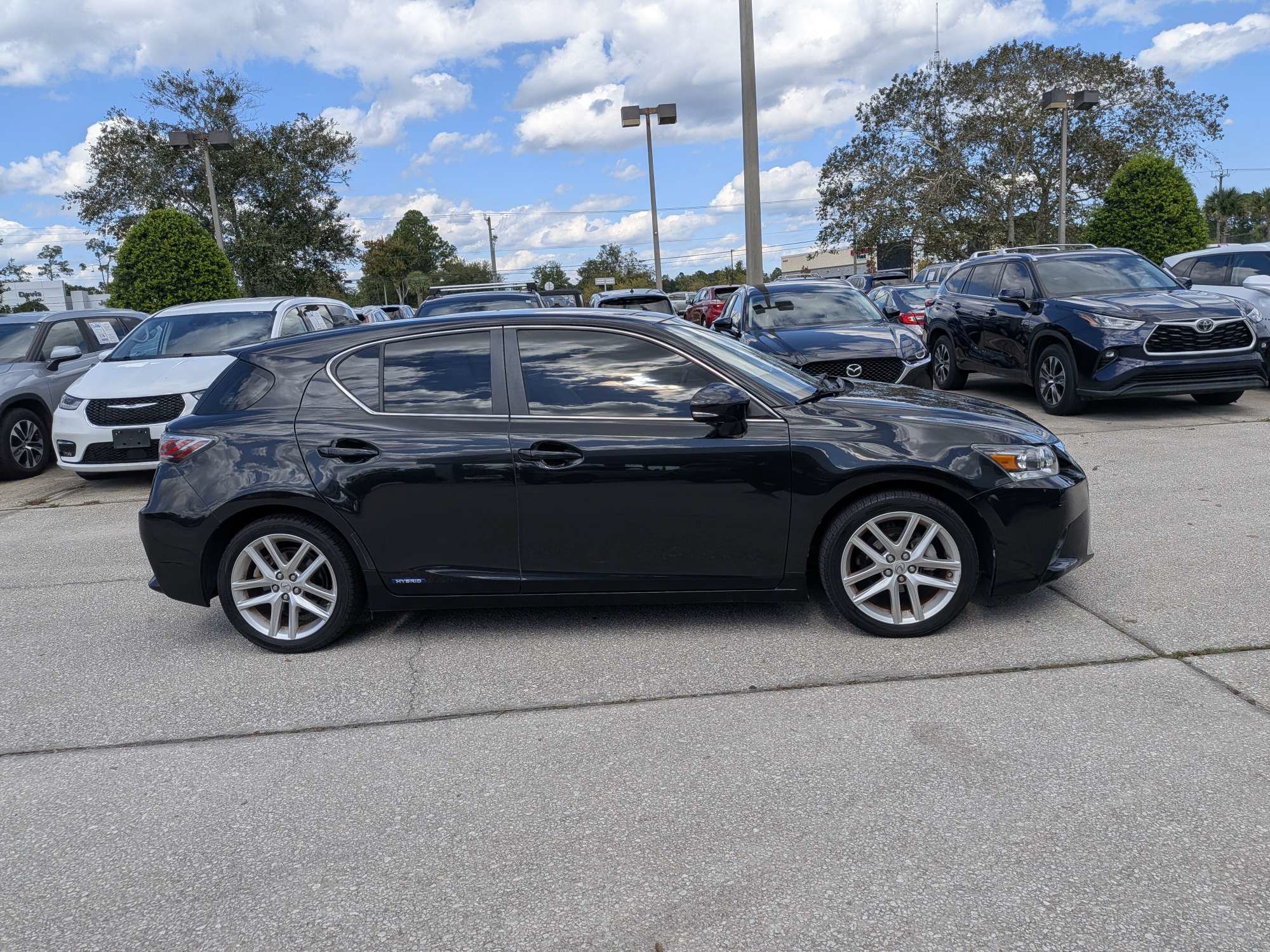 Used 2017 Lexus CT 200h w/ Accessory Package 2 FWD image 3