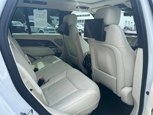 Certified 2025 Land Rover Range Rover SE AWD/4WD image 6