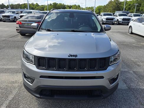 Used 2019 Jeep Compass Latitude FWD image 2