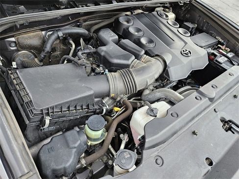 Used 2020 Toyota 4Runner 4WD image 18