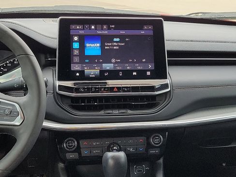 Used 2023 Jeep Compass Limited image 10