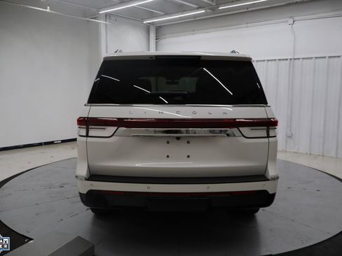 Used 2024 Lincoln Navigator Reserve AWD/4WD image 6