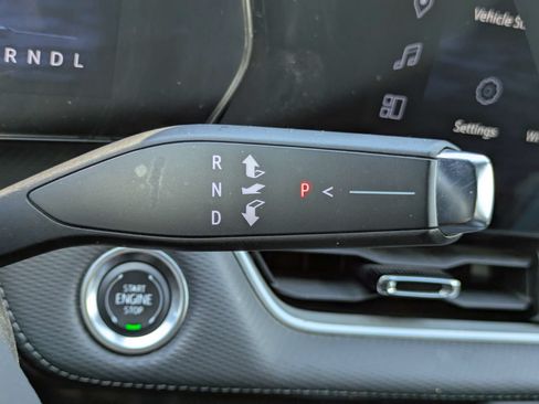 Used 2025 Chevrolet Equinox LT AWD/4WD image 18
