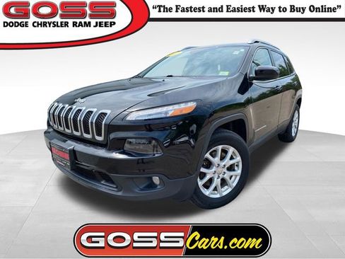 Used 2017 Jeep Cherokee Latitude w/ Cold Weather Group AWD/4WD image 1
