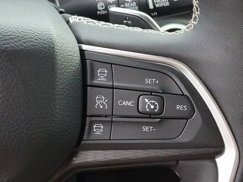 Used 2023 Jeep Grand Cherokee Laredo w/ Luxury Tech Group I AWD/4WD image 21