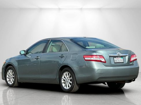 Used 2011 Toyota Camry XLE FWD image 5