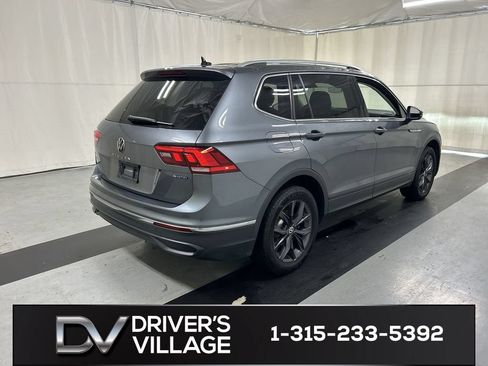 Certified 2022 Volkswagen Tiguan SE AWD/4WD image 2