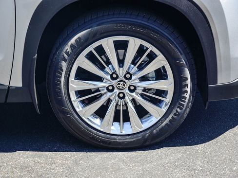 Certified 2024 Toyota Grand Highlander Platinum image 9