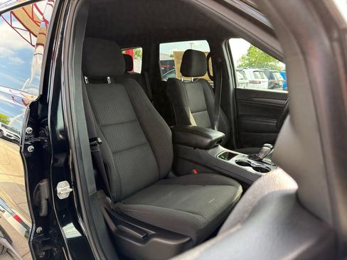Used 2021 Jeep Grand Cherokee Laredo AWD/4WD image 34
