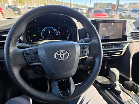 Used 2025 Toyota Camry LE image 15