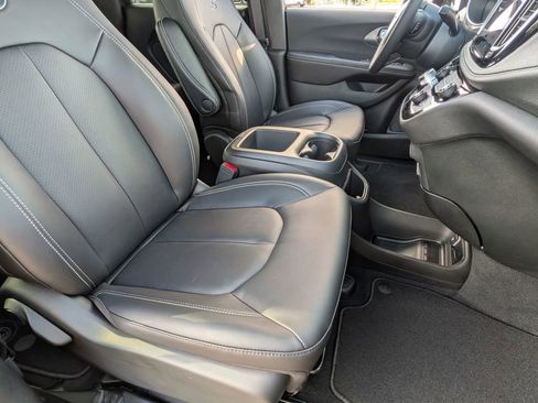 New 2026 Chrysler Pacifica Select w/ S Appearance Package FWD image 31
