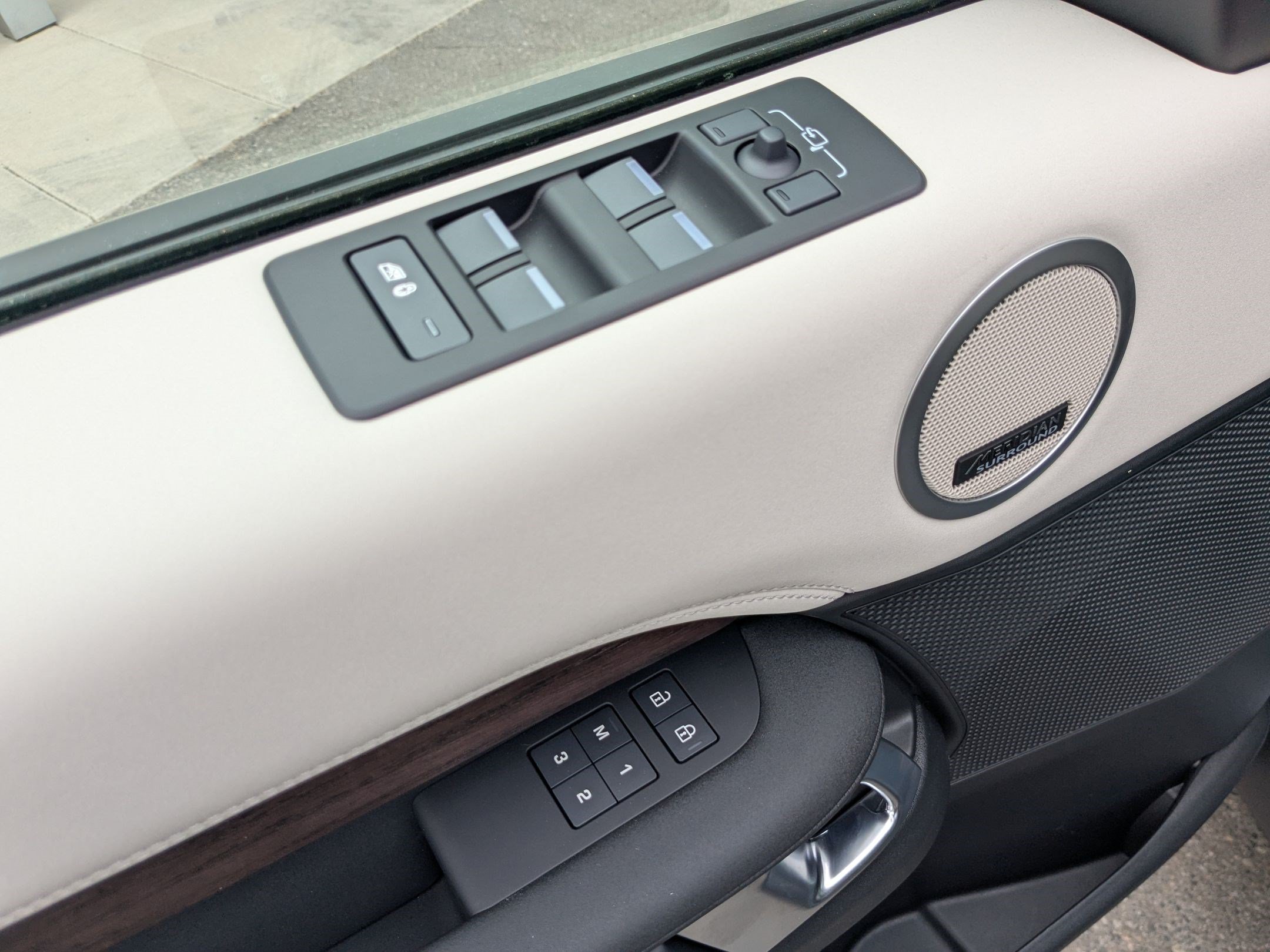 New 2026 Land Rover Discovery S AWD/4WD image 13