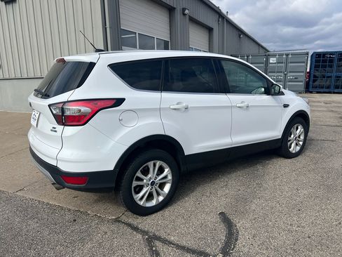 Used 2017 Ford Escape SE image 4