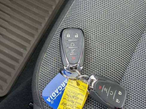 Used 2023 Chevrolet Traverse LT image 29