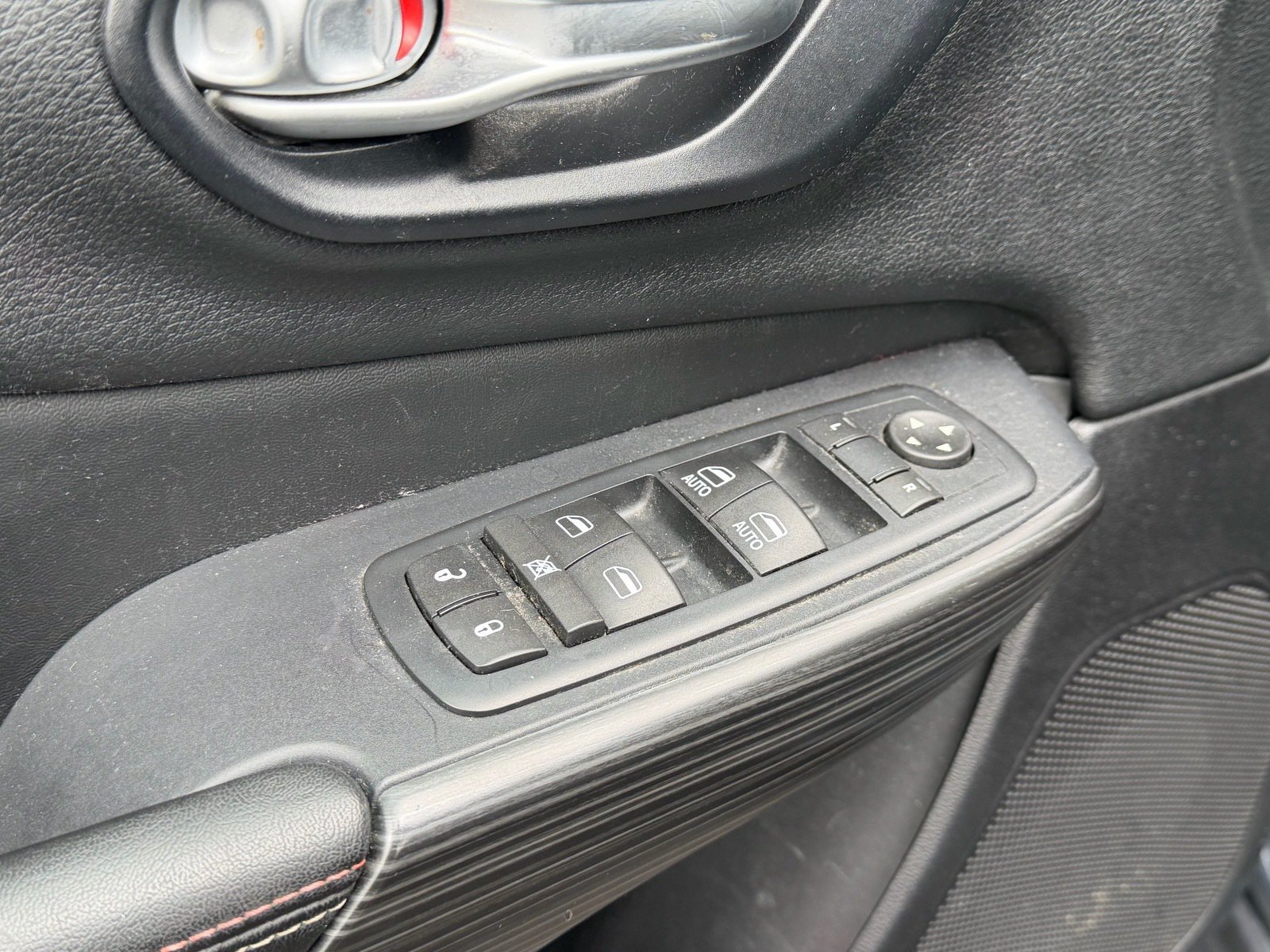 Used 2016 Jeep Cherokee 75th Anniversary FWD image 24
