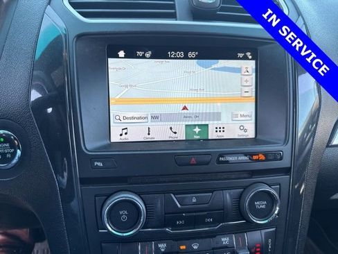 Used 2017 Ford Explorer XLT w/ Equipment Group 202A AWD/4WD image 8