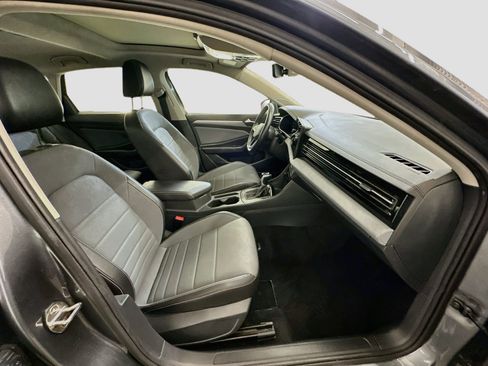 Used 2025 Volkswagen Jetta SE FWD image 33